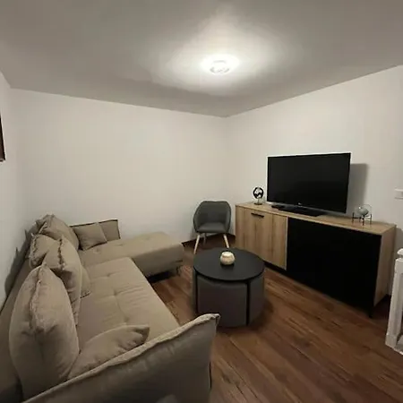 Familial Au Bord De L'orne, Au Pied Du Chateau De Mesnil-glaise بيت للعطل *