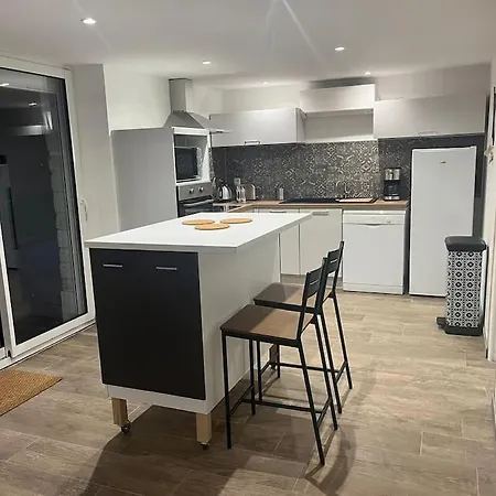 Semesterbostad Familial Au Bord De L'orne, Au Pied Du Chateau De Mesnil-glaise *