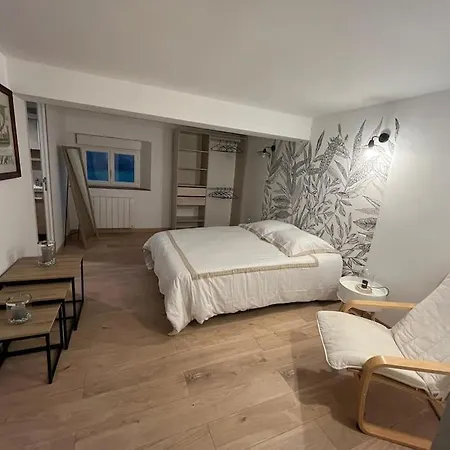 Familial Au Bord De L'orne, Au Pied Du Chateau De Mesnil-glaise * La Courbe