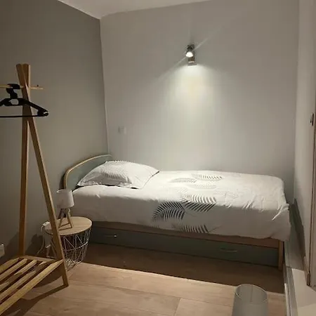 Familial Au Bord De L'orne, Au Pied Du Chateau De Mesnil-glaise بيت للعطل