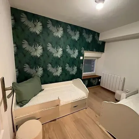 Familial Au Bord De L'orne, Au Pied Du Chateau De Mesnil-glaise * La Courbe