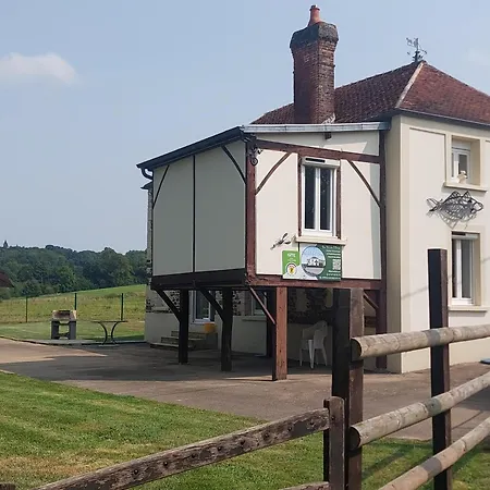 Familial Au Bord De L'orne, Au Pied Du Chateau De Mesnil-glaise * La Courbe