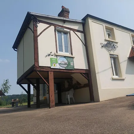 Familial Au Bord De L'orne, Au Pied Du Chateau De Mesnil-glaise Semesterbostad La Courbe