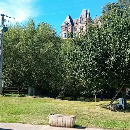 Familial Au Bord De L'orne, Au Pied Du Chateau De Mesnil-glaise بيت للعطل *
