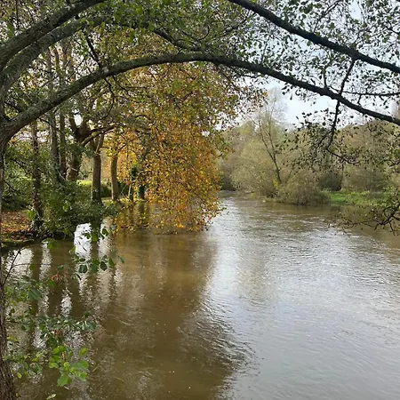Familial Au Bord De L'orne, Au Pied Du Chateau De Mesnil-glaise Semesterbostad La Courbe