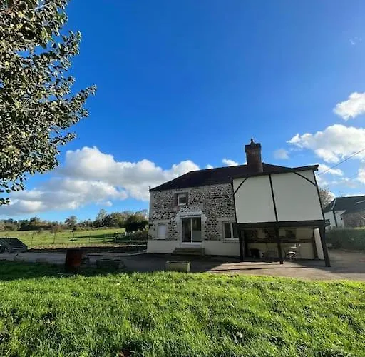 Familial Au Bord De L'orne, Au Pied Du Chateau De Mesnil-glaise Semesterbostad *