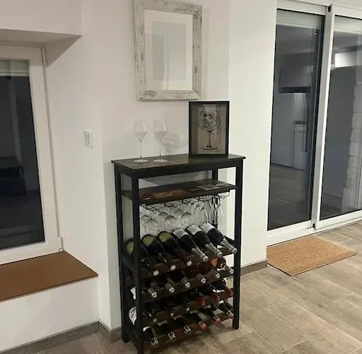 Familial Au Bord De L'orne, Au Pied Du Chateau De Mesnil-glaise