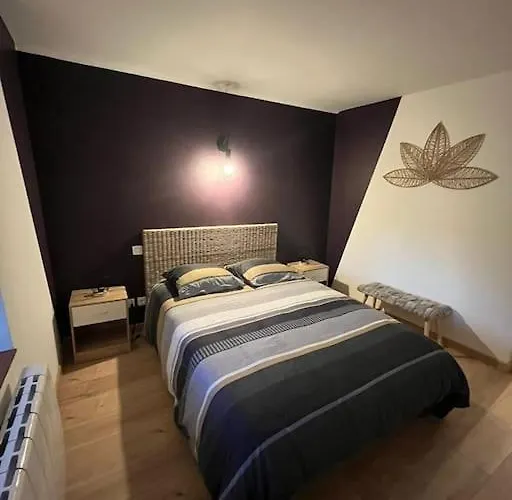 Semesterbostad Familial Au Bord De L'orne, Au Pied Du Chateau De Mesnil-glaise *