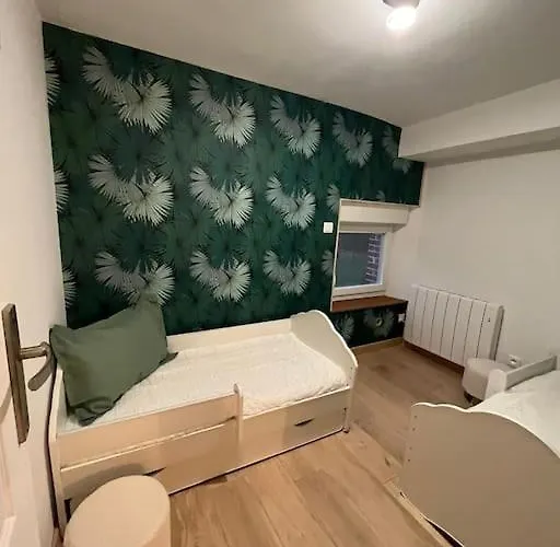 Familial Au Bord De L'orne, Au Pied Du Chateau De Mesnil-glaise * La Courbe