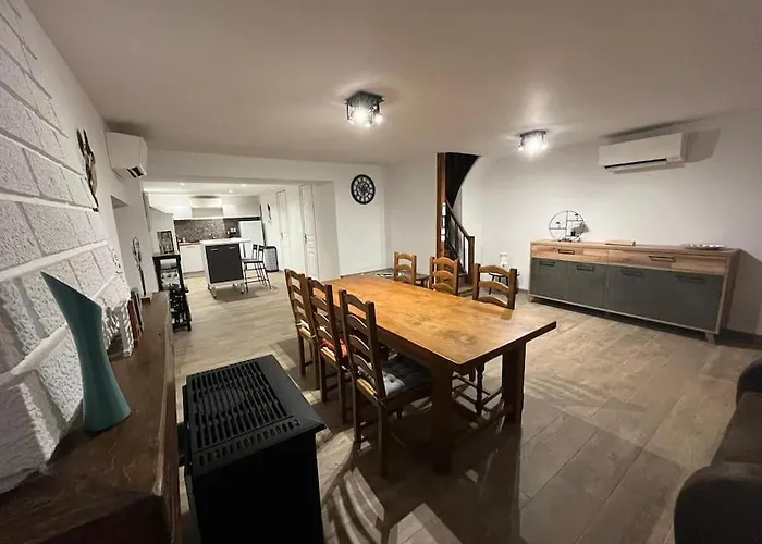 Vakantiehuis Familial Au Bord De L'orne, Au Pied Du Chateau De Mesnil-glaise