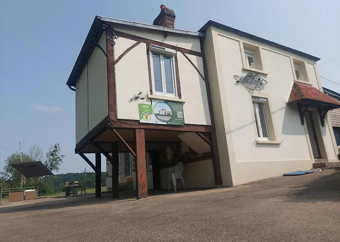 Familial Au Bord De L'orne, Au Pied Du Chateau De Mesnil-glaise Semesterbostad La Courbe