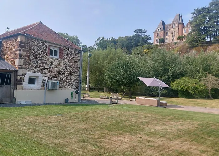Semesterbostad Familial Au Bord De L'orne, Au Pied Du Chateau De Mesnil-glaise *